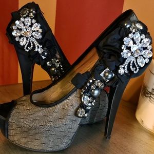 Wild pair platform stiletto -size 7.5